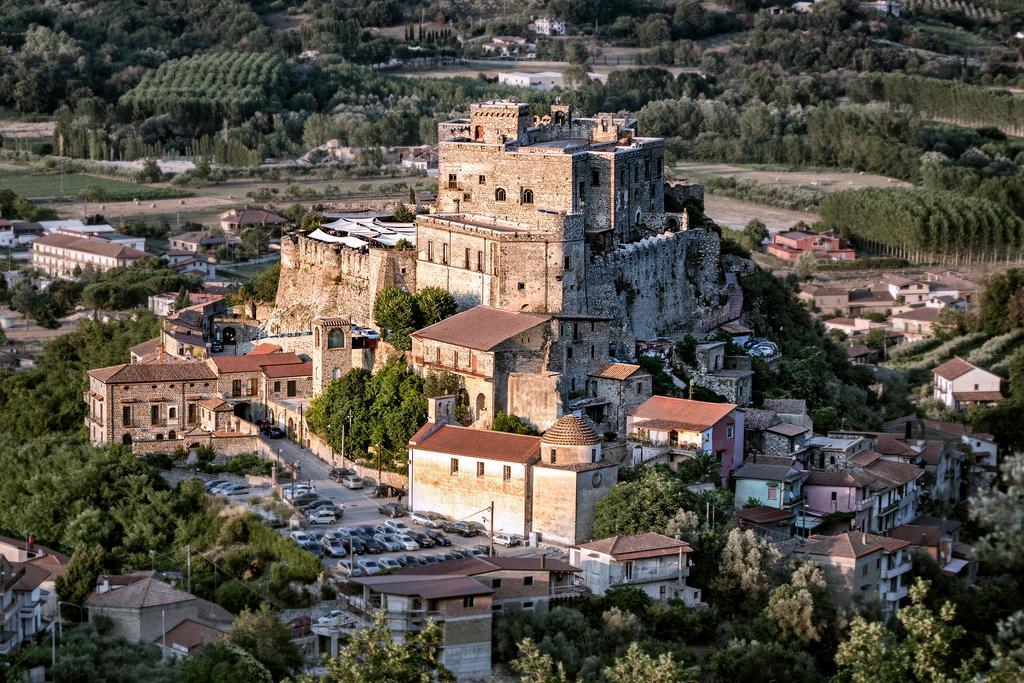 Castello Di Limatola Hotel ภายนอก รูปภาพ